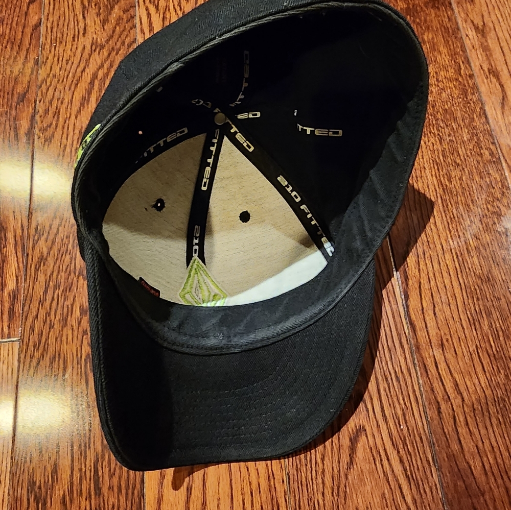 Volcom Hat - Picture 3 of 5